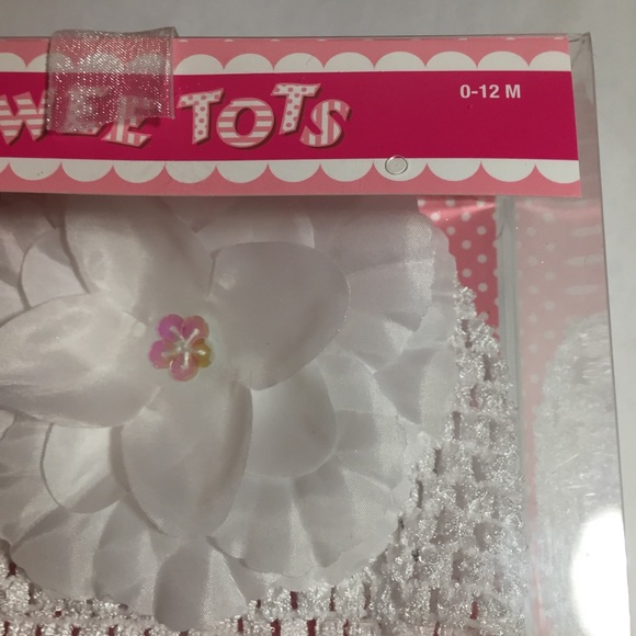 WEE TOTS crocheted Baby Hat & Booties Set! - Picture 4 of 5